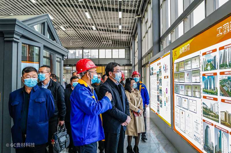 施波：貴州省工商聯(lián)副主席   徐紅：貴陽(yáng)市委常委、市委統(tǒng)戰(zhàn)部部長(zhǎng)